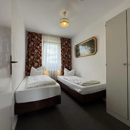 M M - Free Parking - Vintage Style