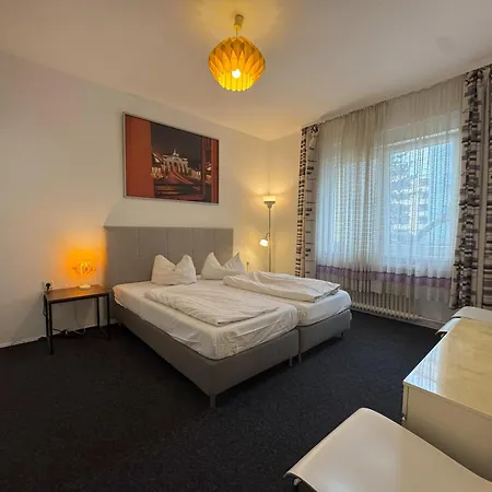 M M - Free Parking - Vintage Style Berlin