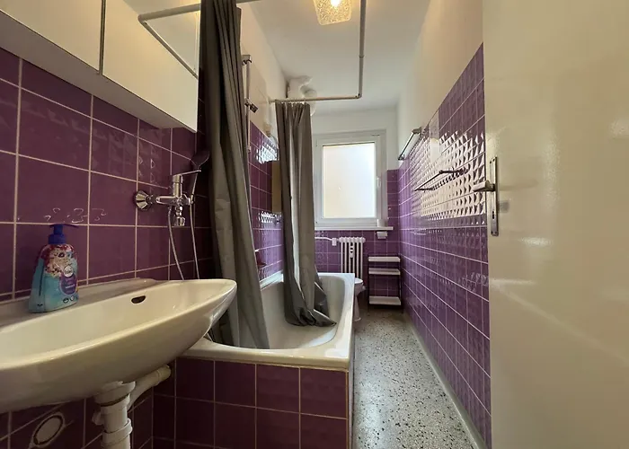 M M - Free Parking - Vintage Style Apartment *