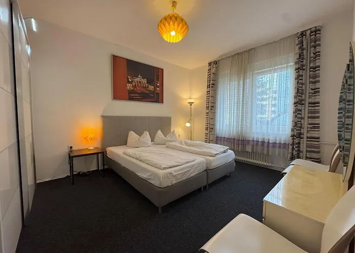 M M - Free Parking - Vintage Style Berlin