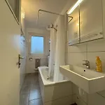 M M - Free Parking - Vintage Style Appartement *