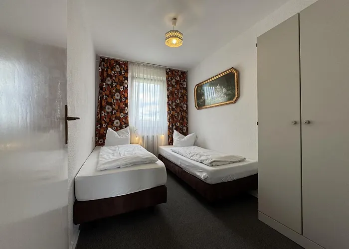 M M - Free Parking - Vintage Style